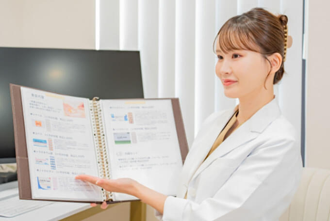 診察を受ける女性